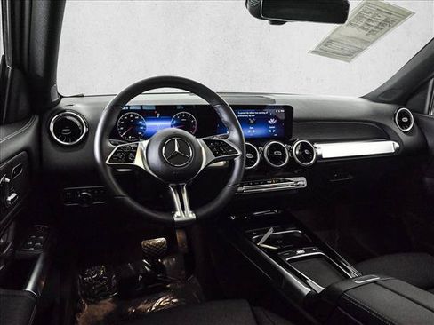 Certified 2026 Mercedes-Benz GLB 250 4MATIC w/ Sun & Sound Package image 20
