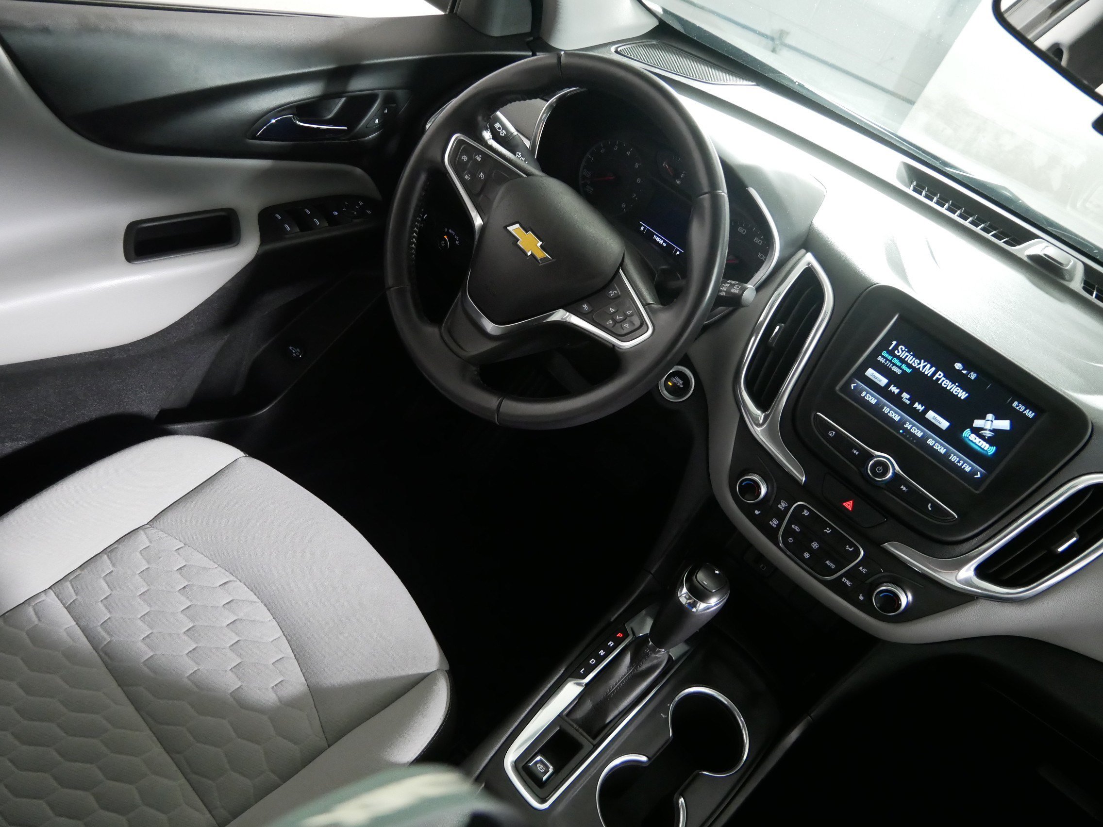 Used 2018 Chevrolet Equinox LT w/ LPO, Floor Liner Package AWD/4WD image 9