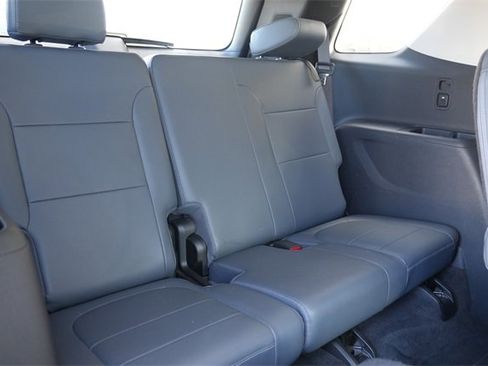 Used 2021 Chevrolet Traverse LT w/ LT Premium Package image 20