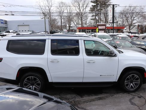 Used 2024 Jeep Wagoneer L Series II w/ Flexible Seating Group image 6