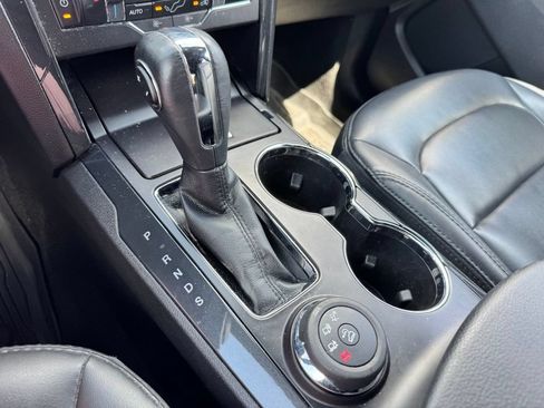 Used 2019 Ford Explorer XLT w/ Equipment Group 202A AWD/4WD image 17