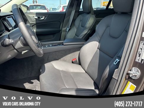 Used 2025 Volvo V60 B5 Cross Country Plus image 8