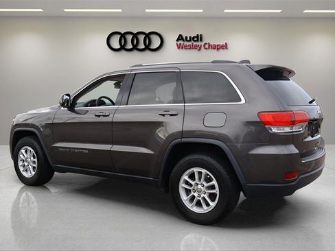 Used 2019 Jeep Grand Cherokee Laredo image 3