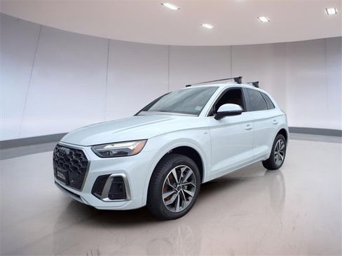 Used 2024 Audi Q5 2.0T Premium w/ Convenience Package image 4