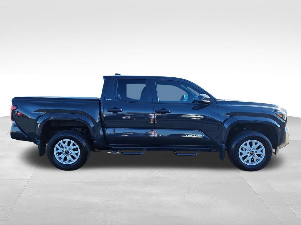 Used 2025 Toyota Tacoma SR5 AWD/4WD image 6