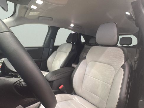 Used 2024 Ford Escape SE image 10