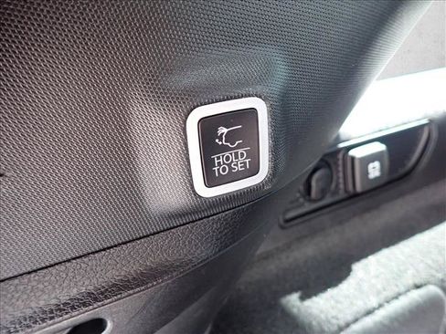 Used 2022 Jeep Grand Cherokee Summit w/ Advanced Protech Group IV AWD/4WD image 9