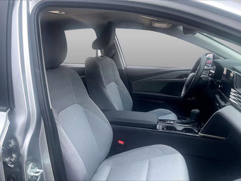 Used 2025 Toyota Camry LE w/ Convenience Package FWD image 9