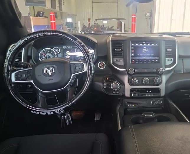 Used 2019 RAM 1500 Big Horn AWD/4WD image 9