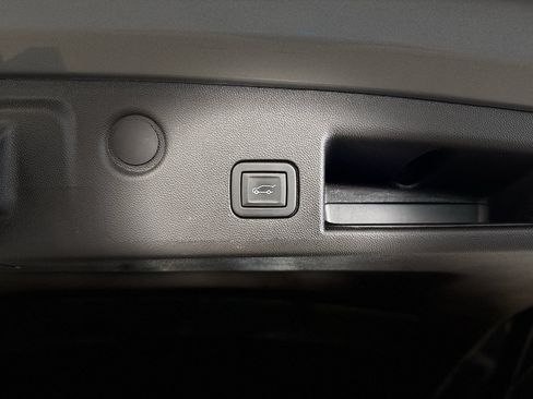 Used 2024 Chevrolet Equinox LT AWD/4WD image 35