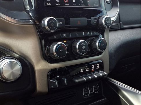 Used 2019 RAM 1500 Laramie w/ Sport Appearance Package AWD/4WD image 8