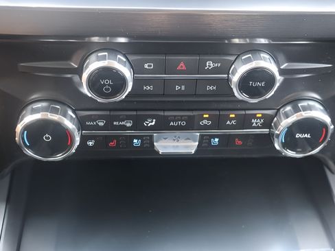 New 2026 Ford F250 Lariat w/ Black Appearance Package AWD/4WD image 25