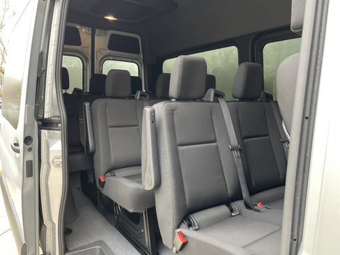 Used 2024 Mercedes-Benz Sprinter 2500 image 8