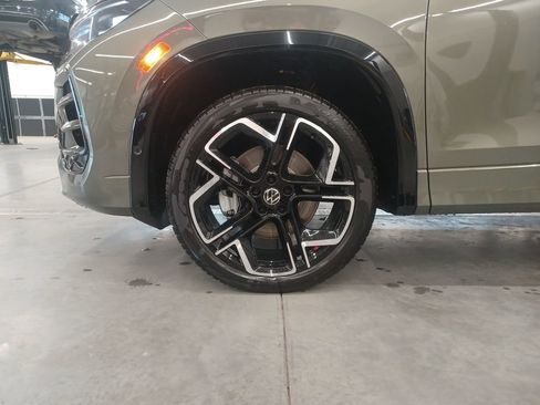 New 2026 Volkswagen Tiguan SEL R-Line AWD/4WD image 21