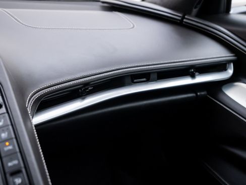 Used 2023 Chevrolet Corvette Stingray Premium Conv w/ Z51 Performance Package RWD image 30