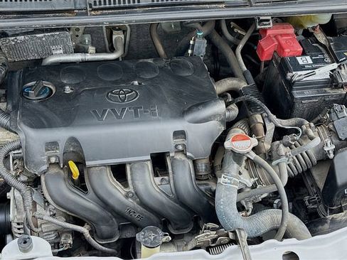 Used 2017 Toyota Yaris L image 27