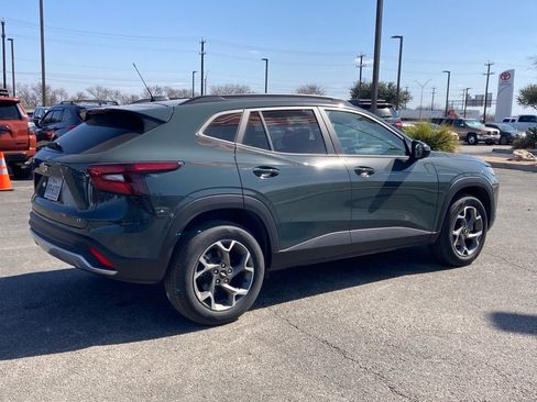 Used 2025 Chevrolet Trax LT image 5