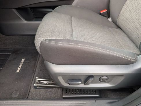 Certified 2022 Nissan Rogue SV FWD image 17
