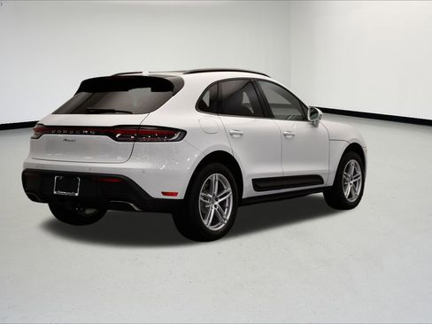Used 2025 Porsche Macan image 7