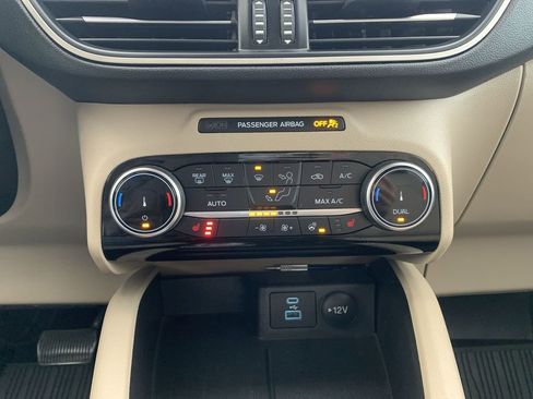 Used 2022 Ford Escape SEL w/ Class II Trailer Tow Package image 16