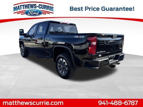 Used 2023 Chevrolet Silverado 2500 Custom w/ Custom Value Package image 6