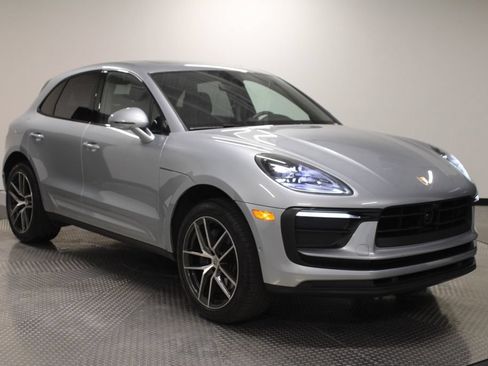 Certified 2025 Porsche Macan AWD/4WD image 13