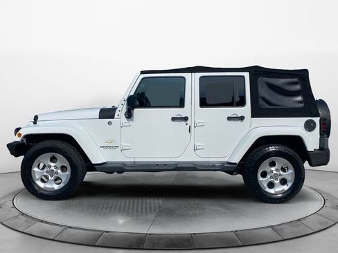 Used 2015 Jeep Wrangler Unlimited Sahara w/ Connectivity Group AWD/4WD image 2