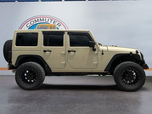Used 2011 Jeep Wrangler Unlimited Sahara w/ Connectivity Group AWD/4WD image 7