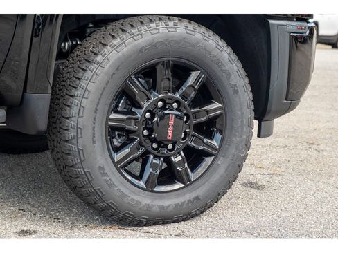 New 2026 GMC Sierra 2500 AT4 w/ AT4 Premium Plus Package AWD/4WD image 10