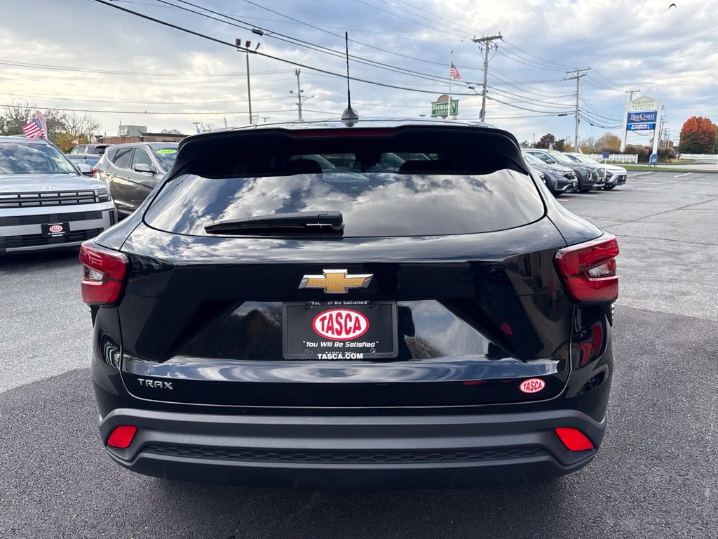 Used 2024 Chevrolet Trax LS FWD image 6