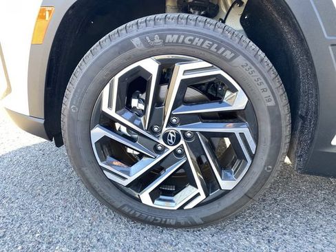 Used 2025 Hyundai Tucson Limited AWD/4WD image 9