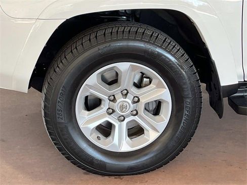 Used 2014 Toyota 4Runner SR5 image 11