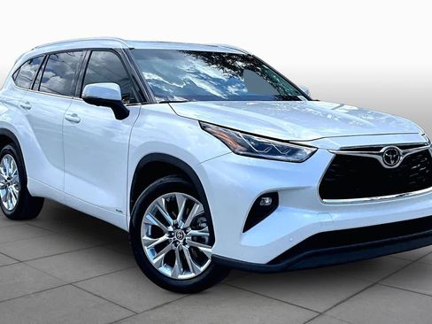 Used 2025 Toyota Highlander Limited AWD/4WD image 3