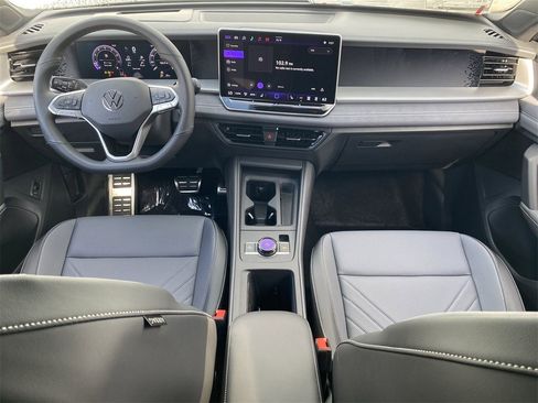 New 2026 Volkswagen Tiguan SE R-Line image 11