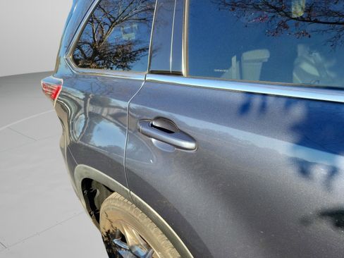 Used 2015 Toyota Highlander Limited Platinum image 15