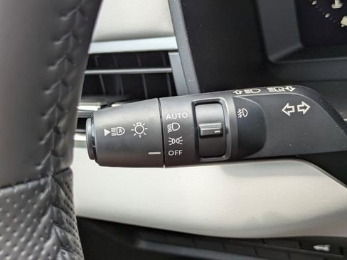 New 2025 Mitsubishi Outlander SE image 28