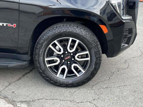 Used 2022 GMC Yukon AT4 w/ Technology Package image 10