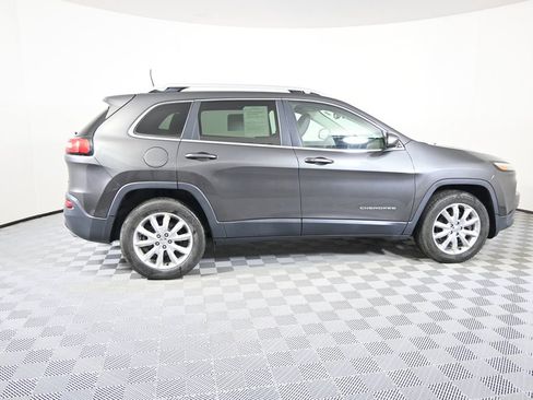 Used 2017 Jeep Cherokee Limited w/ Luxury Group AWD/4WD image 7