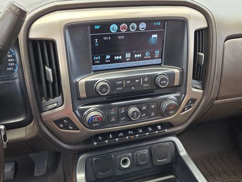 Used 2017 GMC Sierra 2500 Denali w/ Duramax Plus Package AWD/4WD image 17