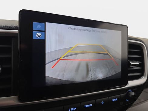 Used 2025 Hyundai Venue SEL FWD image 21