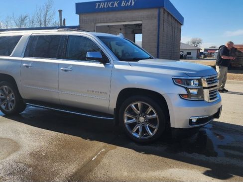 Used 2016 Chevrolet Suburban LTZ image 3