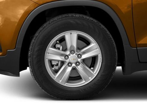 Used 2017 Chevrolet Trax LT w/ LT Convenience Package AWD/4WD image 8
