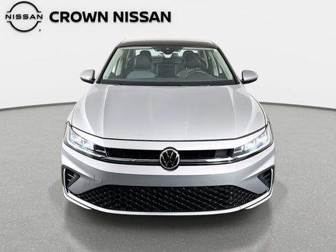 Used 2025 Volkswagen Jetta SE image 2