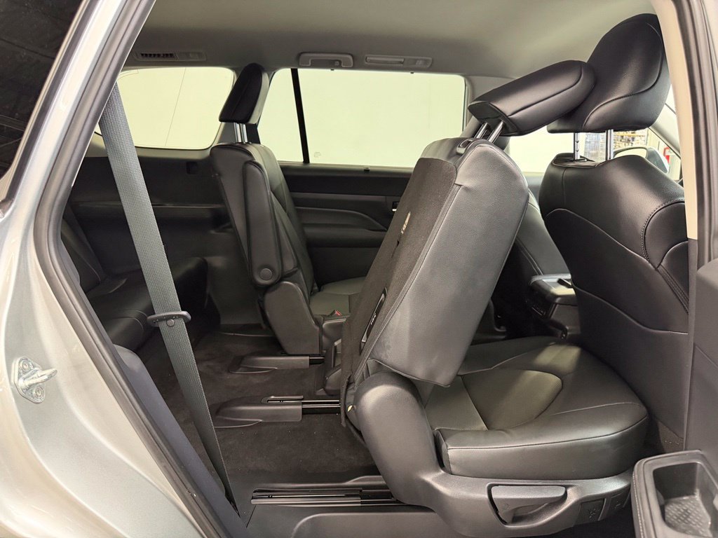 Used 2025 Toyota Grand Highlander AWD image 13