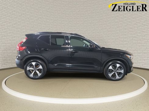 Used 2024 Volvo XC40 B5 Plus w/ Climate Package AWD/4WD image 4