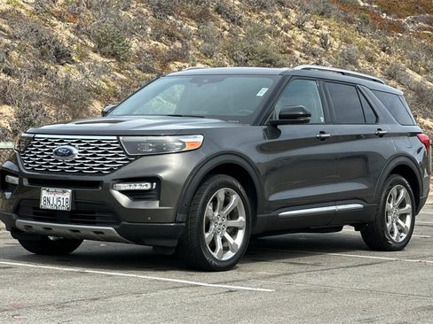 Used 2020 Ford Explorer Platinum w/ Premium Technology Package image 8