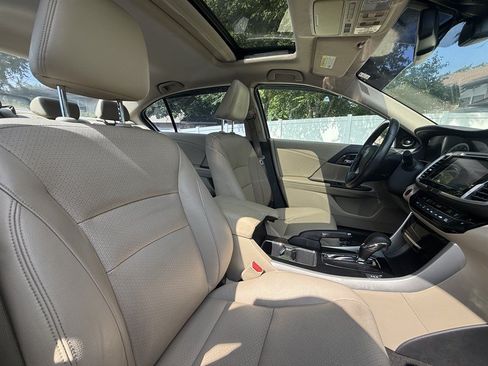 Used 2016 Honda Accord Touring image 20