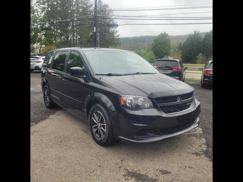 Used 2017 Dodge Grand Caravan SE FWD image 2