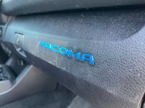 Used 2021 Toyota Tacoma TRD Sport AWD/4WD image 29