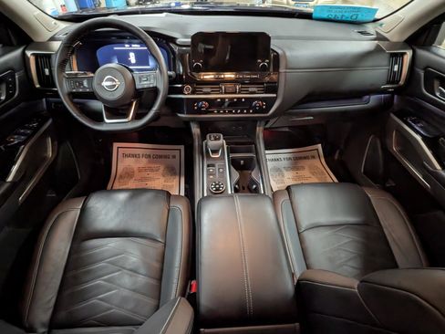 Used 2024 Nissan Pathfinder Platinum AWD/4WD image 11